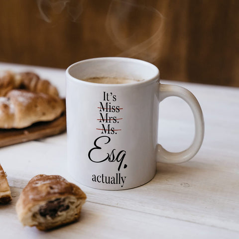 Shqiueos mug microwave-safe for hot or cold beverages in the office.