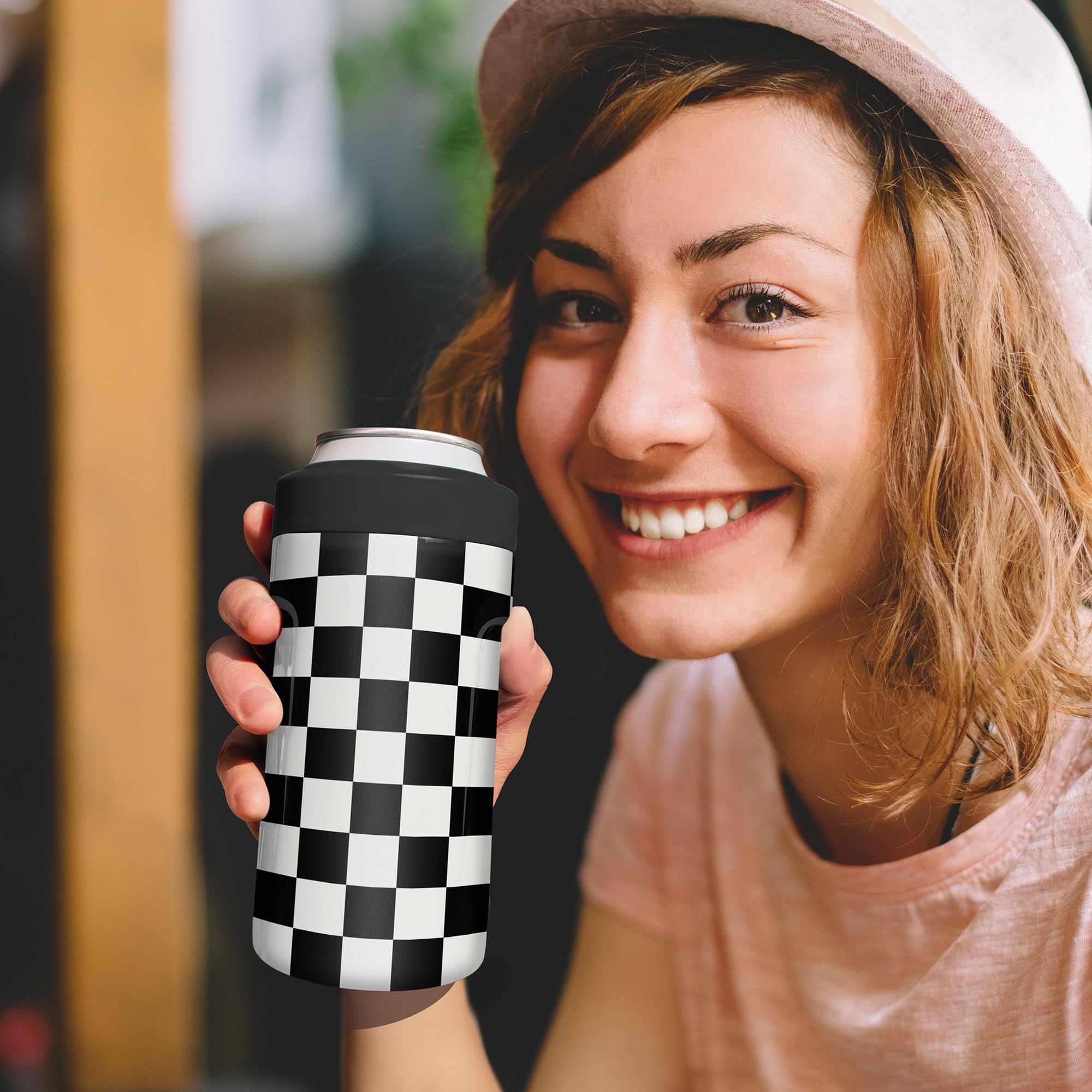 Signice black checkered finish adds style while keeping drinks cooler longer