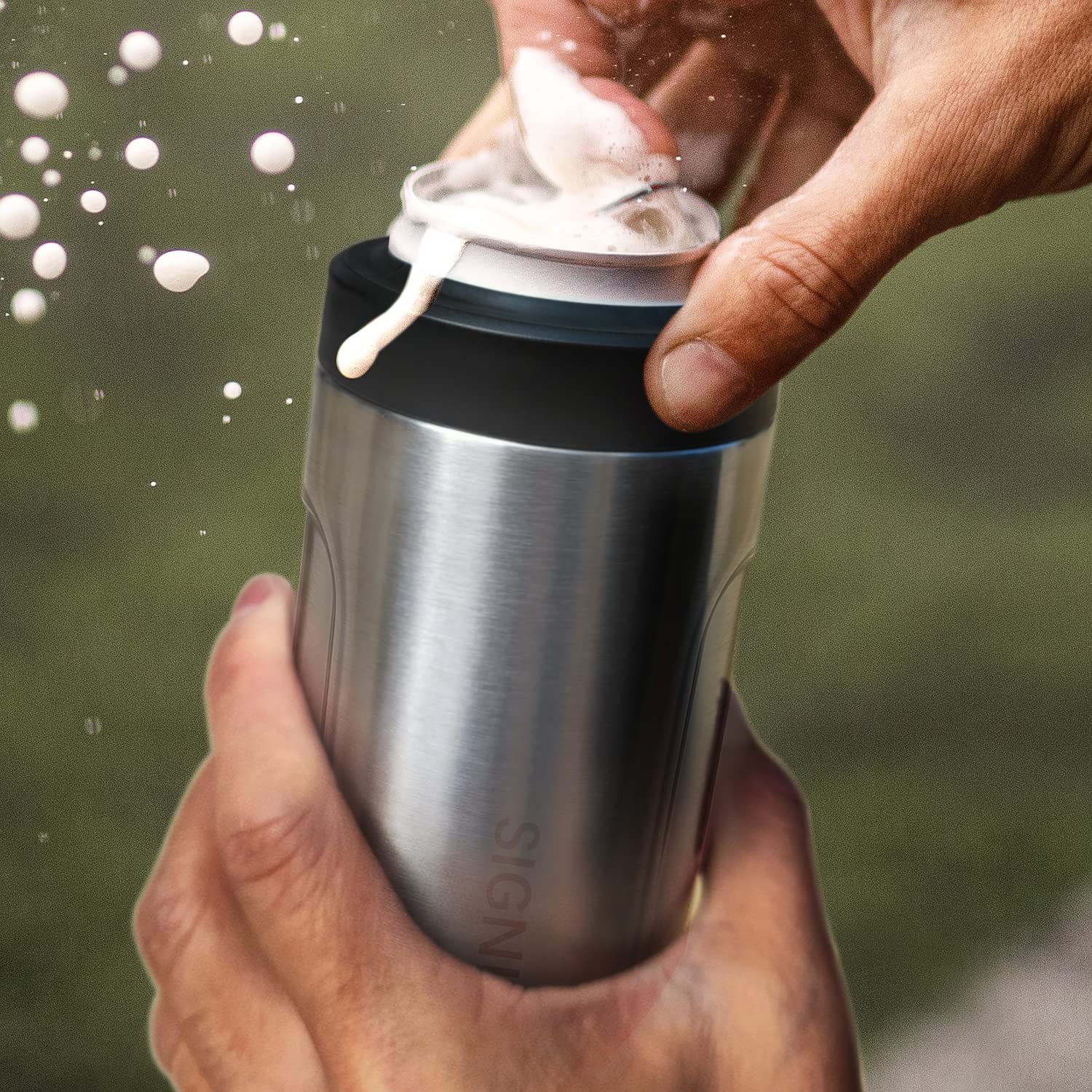 Signice sweat-proof exterior stays dry and non-slip during use.