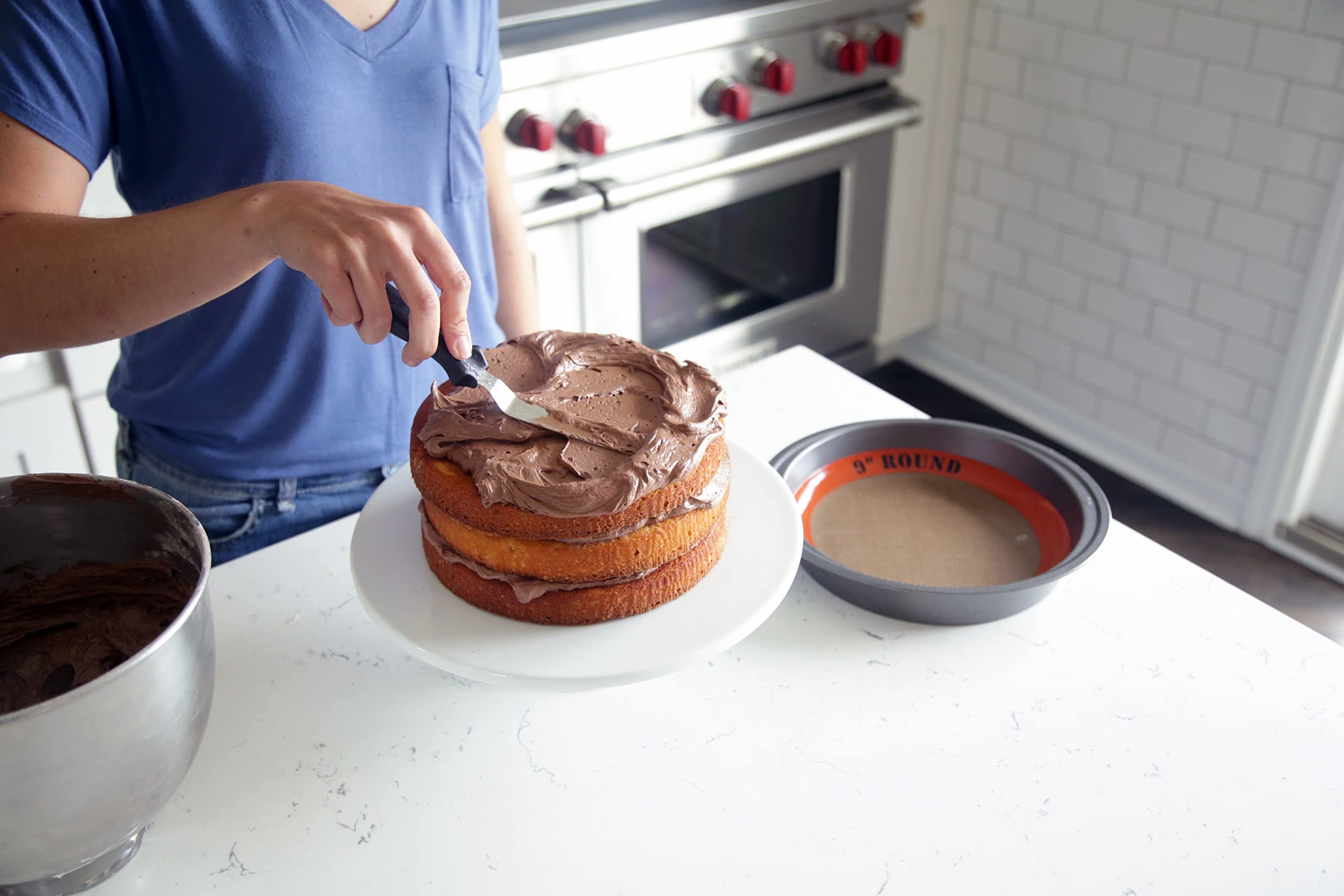 Silpat withstands -40°C to 500°F for versatile baking.