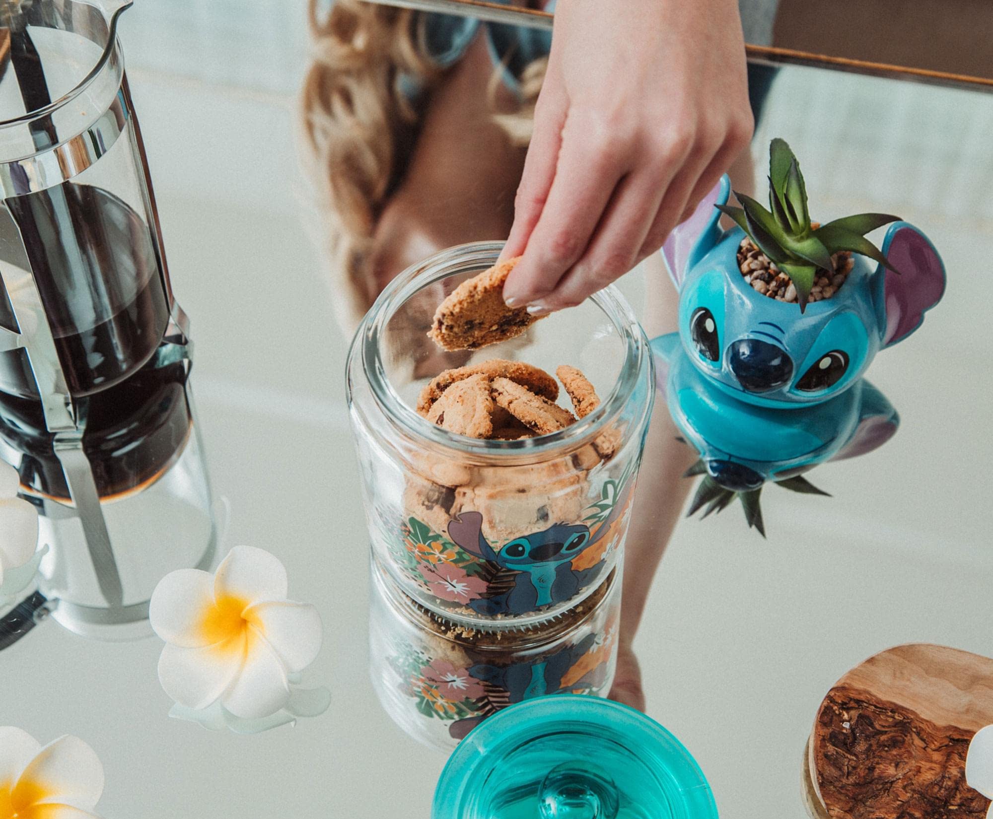 Compact 6-inch tall jar saves counter space while storing snacks or small items.