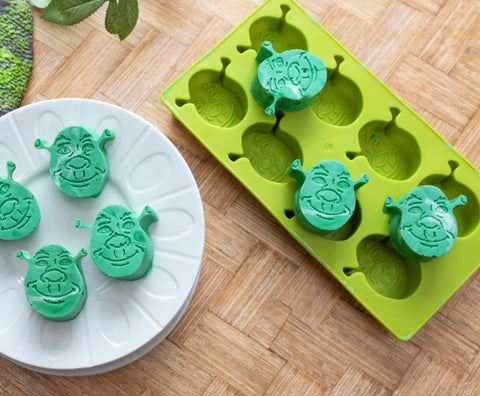 Close-up of Shrek face and smooth cube release for quick service.