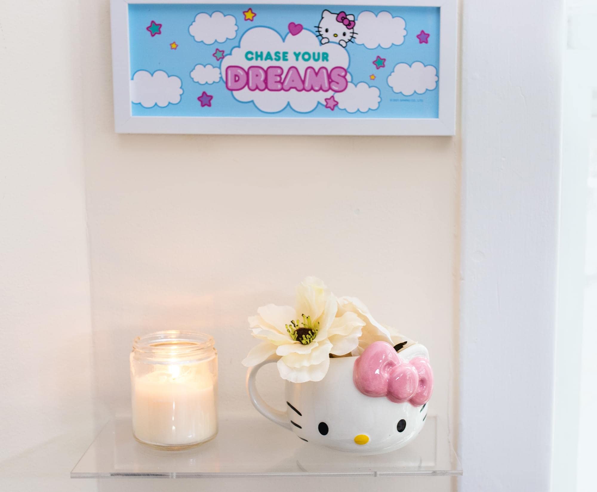 Hello Kitty gift mug by Silver Buffalo, ideal as party favors or keepsakes.