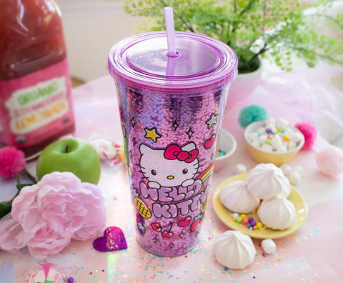 Spill-resistant lid keeps drinks secure during commutes.