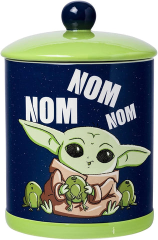 Silver Buffalo Star Wars jar lid on keeps snacks fresh and accessible.