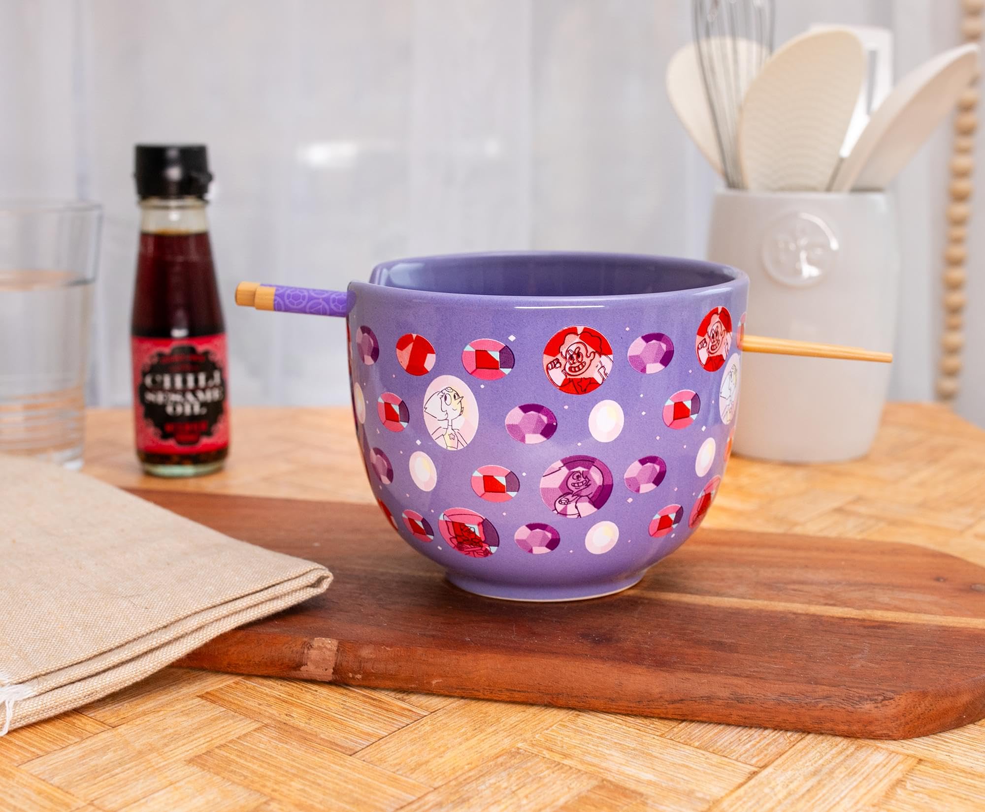 Silver Buffalo ramen bowl built-in chopstick holder, convenient dining on the go.