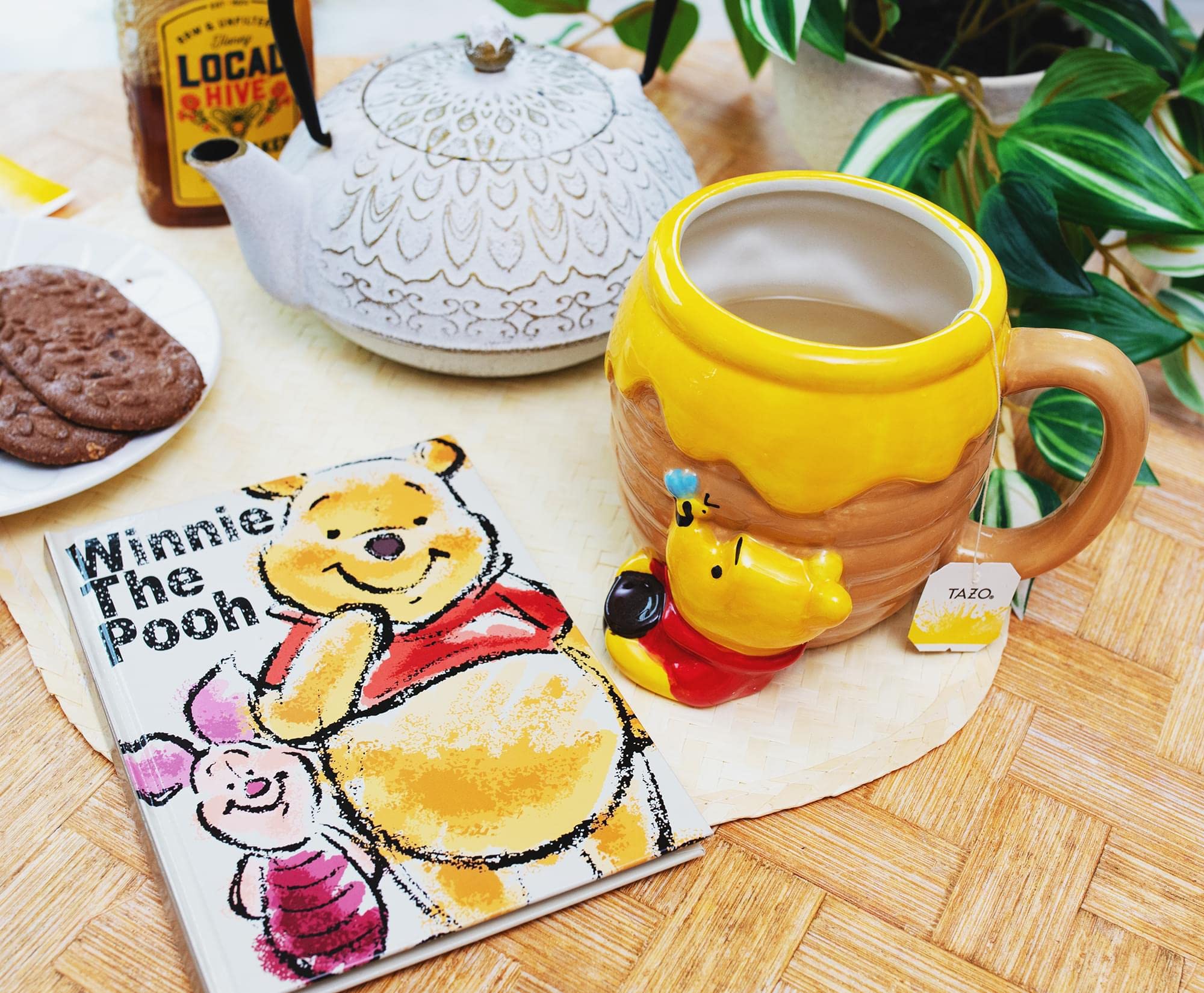 Silver Buffalo Winnie the Pooh Hunny Pot mug 23oz capacity for generous drinks.
