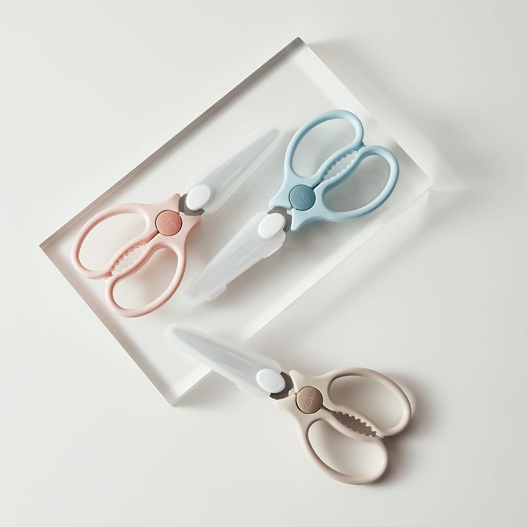 Simba food scissors blue serrated blade for precise grip and clean cuts.