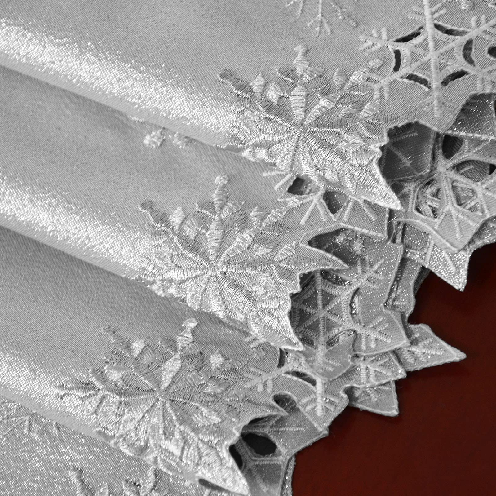 Simhomsen silver snowflakes edge-cutouts accent the borders beautifully