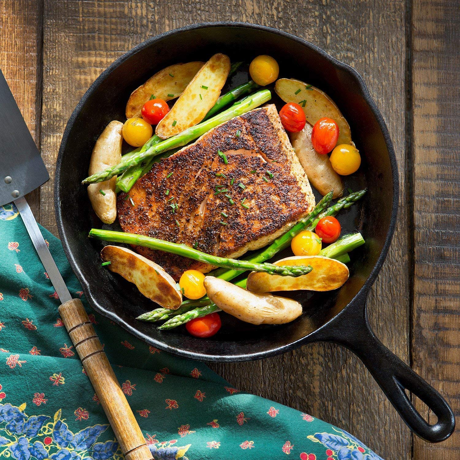 Simple Chef cast iron skillet set highlights three sizes for versatile cooking tasks focused on heat retention.