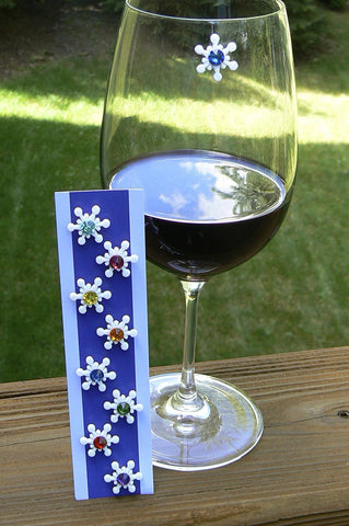 Simply Charmed snowflake magnet on glass helps guests distinguish their drinks effortlessly