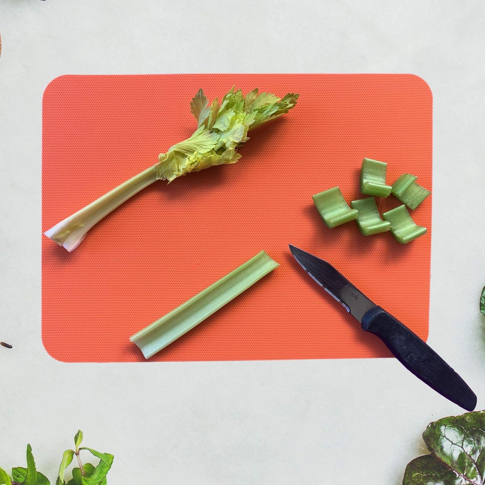 Simply Genius durable plastic boards resist odors and flavors.