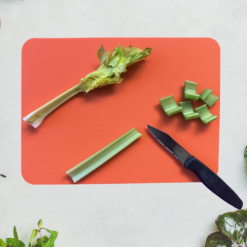 Simply Genius durable plastic boards resist odors and flavors.