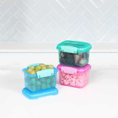 Sistema lid with extended seal locks in freshness.