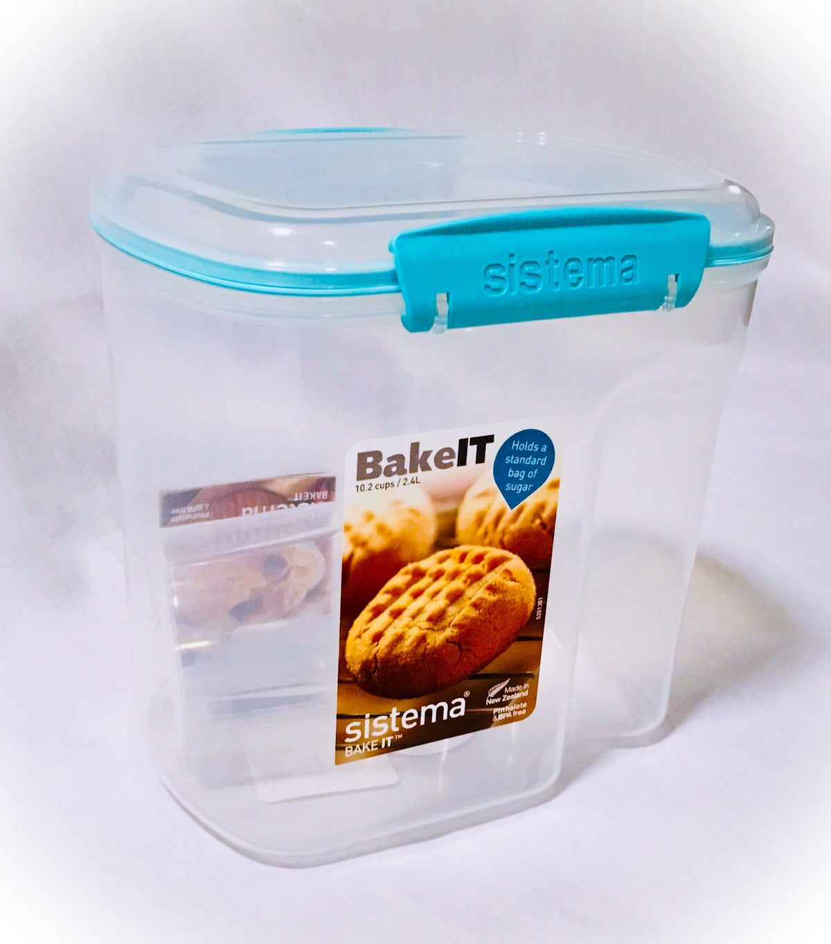 Sistema sugar container front view highlights 2.4 L capacity for easy pantry storage