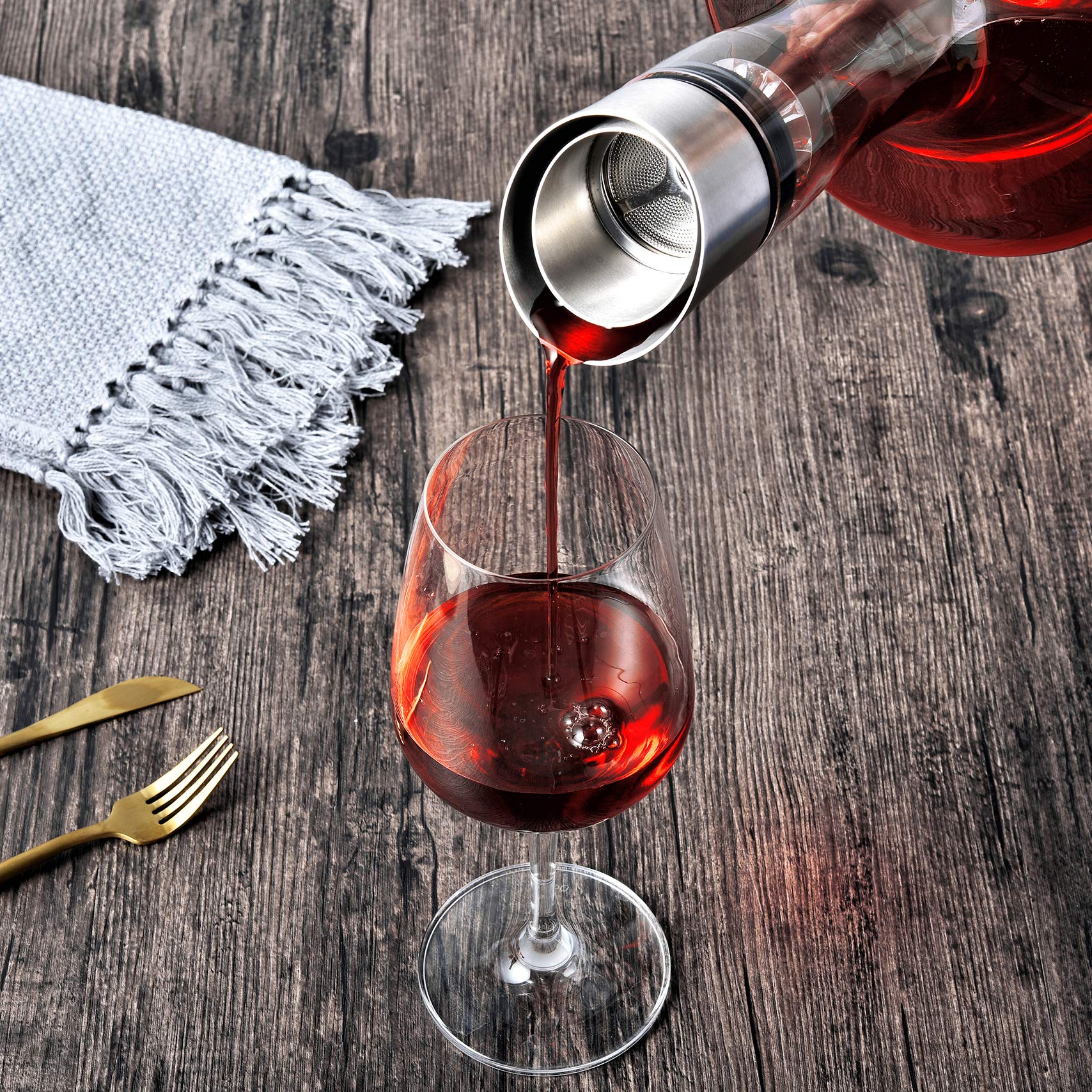 S JUSTSTART 100 percent lead-free crystal glass decanter showcases clarity