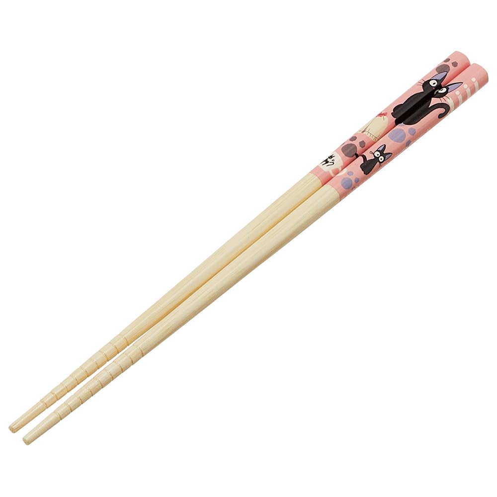 Skater ANT4 chopsticks with non-slip tips for steadier grip during meals.