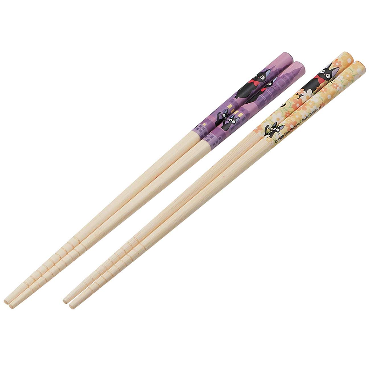 Skater Kiki's bamboo chopsticks anti-slip tips improve grip on varied foods.