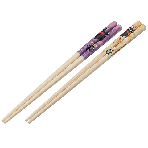 Skater Kiki's bamboo chopsticks anti-slip tips improve grip on varied foods.