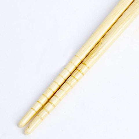 Skater Kiki's bamboo chopsticks lightweight design supports easy daily dining.