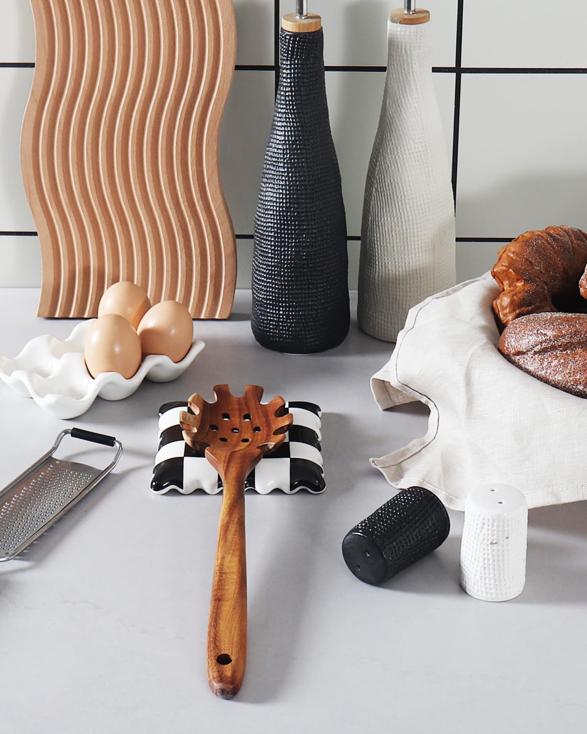 Skwien spoon rest is dishwasher and microwave safe for quick cleanup