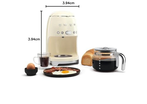 Smeg glass carafe is wipe-clean for quick cleanup.