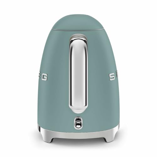 Smeg KLF03 chrome base and handle deliver a premium, stylish finish.