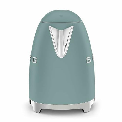 Smeg KLF03 soft-opening lid enables smooth, spill-free pouring.
