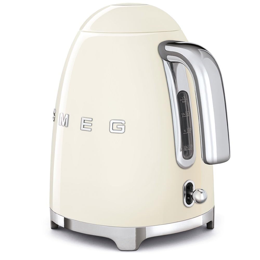 Smeg KLF03CRUS cream kettle base with 360° swivel and cord wrap for flexible placement.