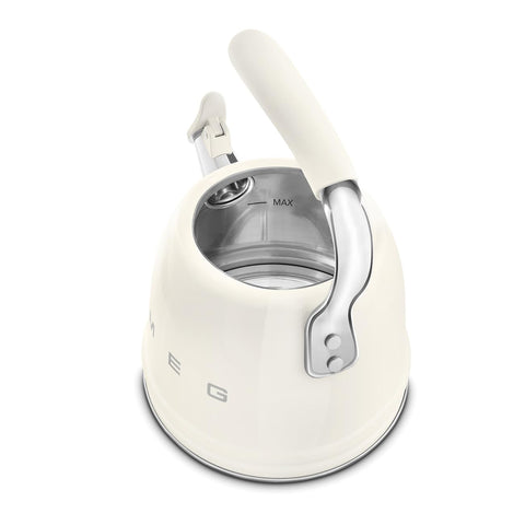 Smeg kettle cream durable materials, stainless steel construction and resilience.