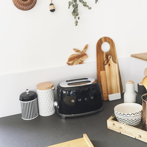 Smeg TSF01 in action with defrost and bagel presets for quick breakfasts.