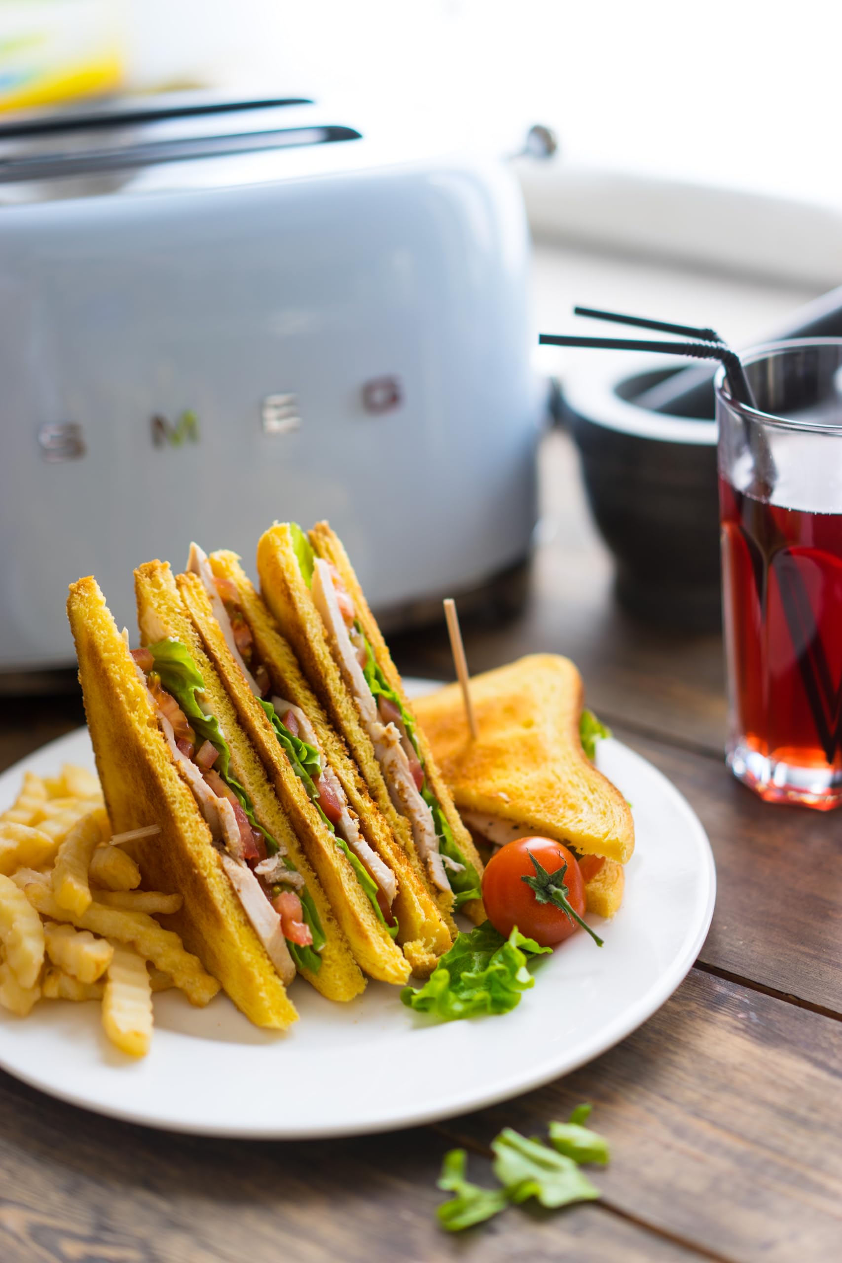 Smeg TSF01PBUS built-in cord wrap for tidy storage