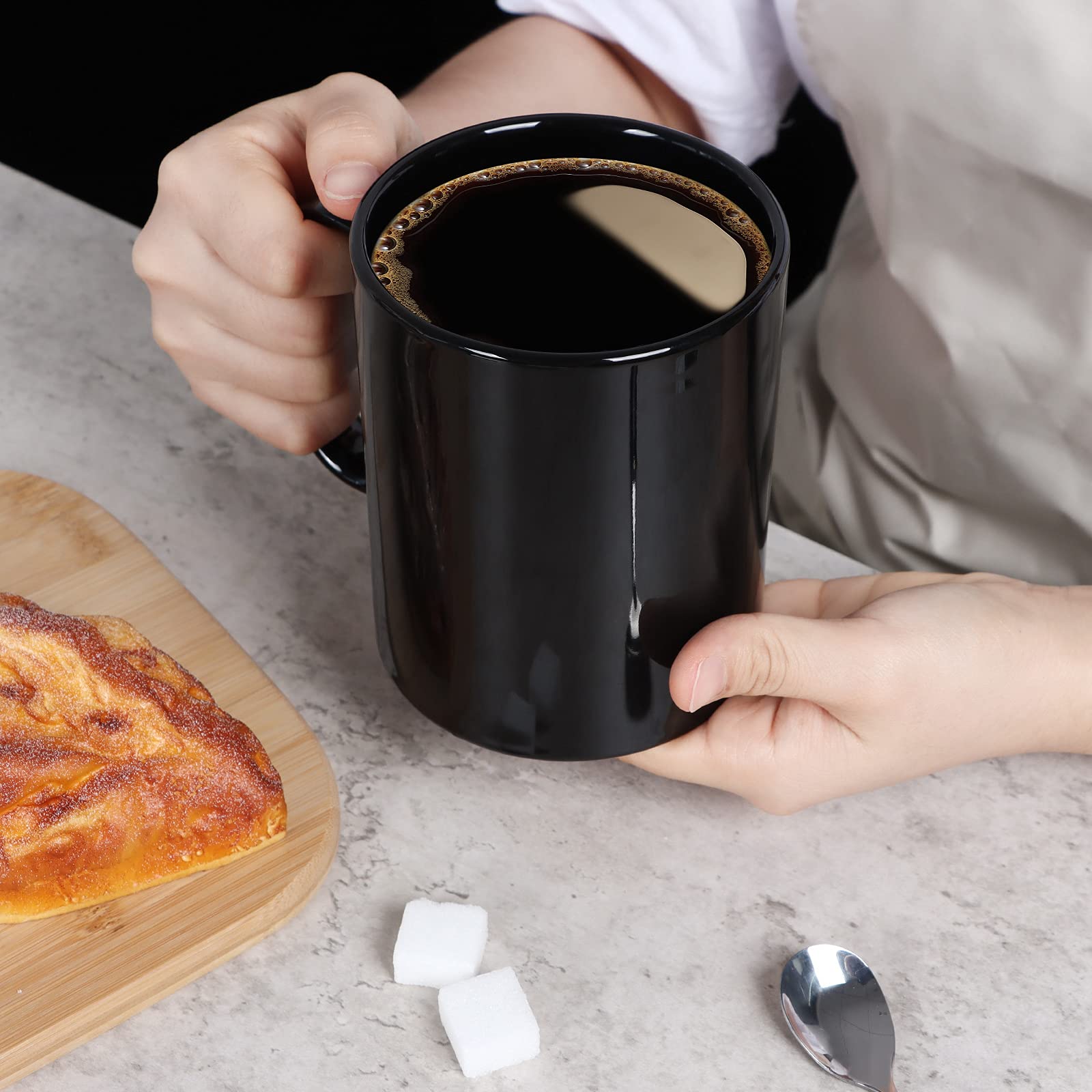 Smilatte mug with coffee emphasizes large capacity
