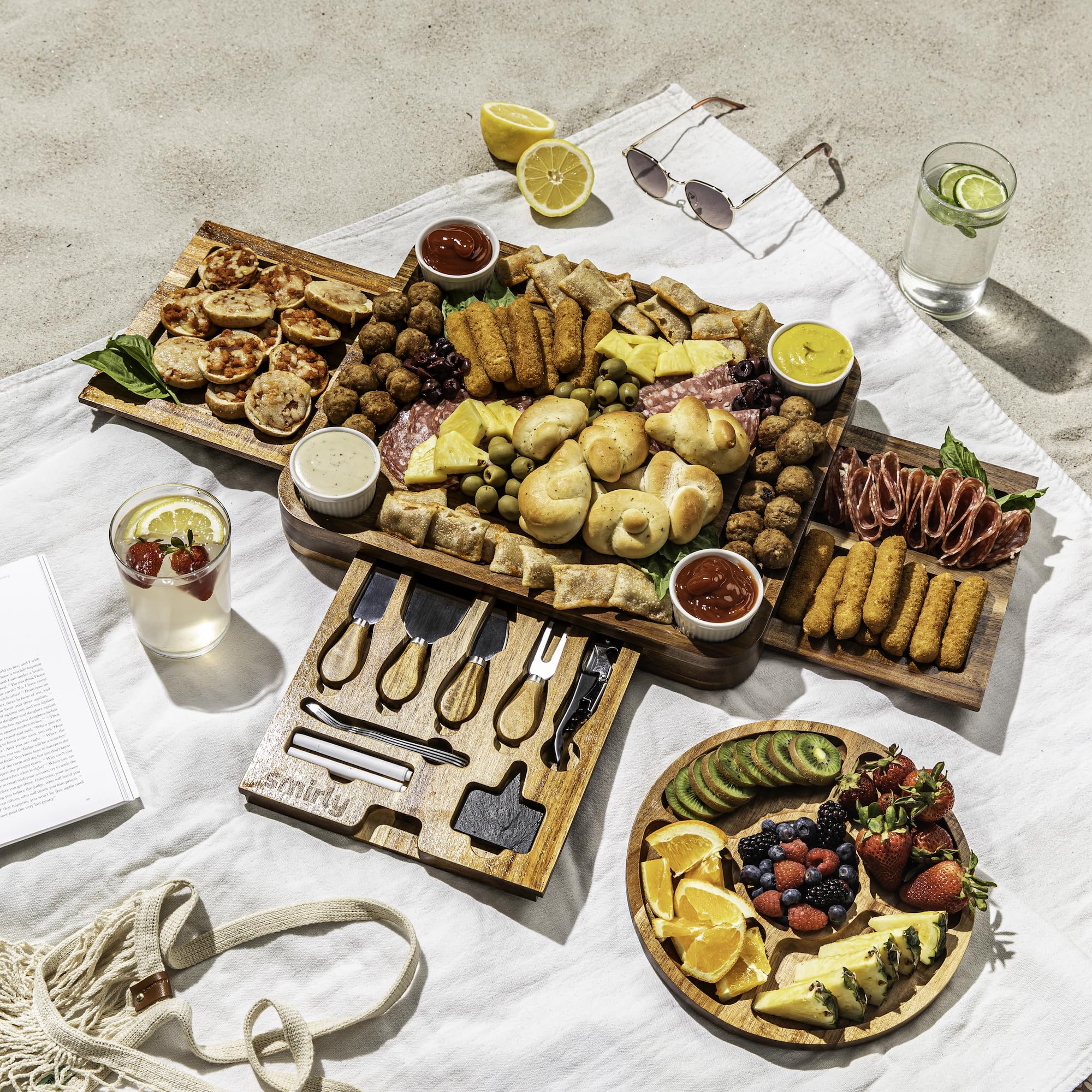 Durable SMIRLY acacia surface resists dents and scratches.