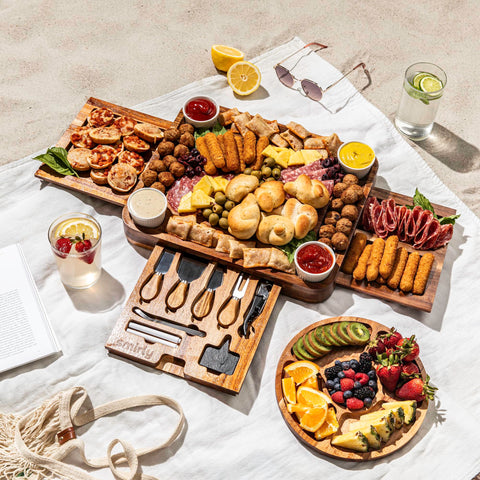 Durable SMIRLY acacia surface resists dents and scratches.