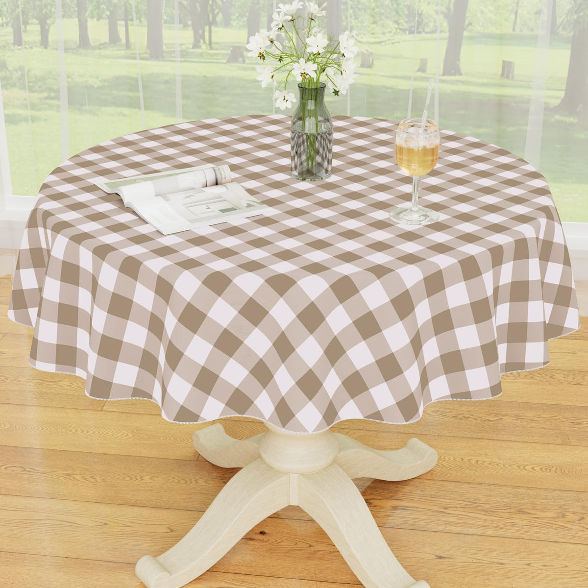 Smiry round table cloth with buffalo plaid pattern, ideal for family dinners and spill protection.