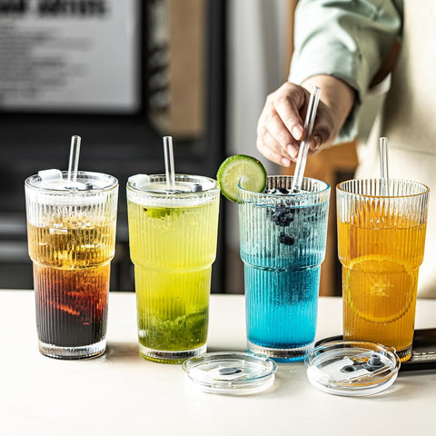 Leak-proof lid with silicone seal keeps beverages contained during travel.