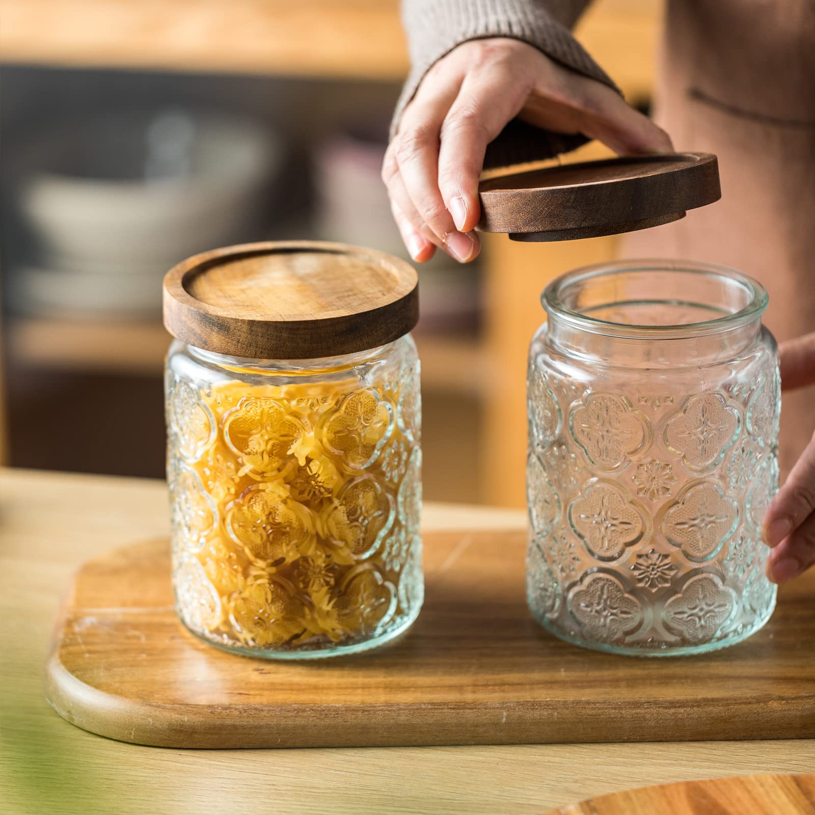 Snminetal crystal glass jar highlights transparent body for quick content check.