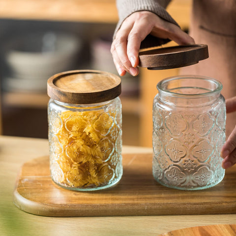 Snminetal crystal glass jar highlights transparent body for quick content check.