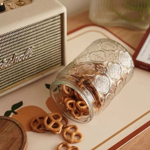 Snminetal jar suits spices and seasonings for easy organization.