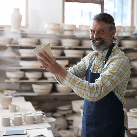 SnowSwept Studio Ol' Blue mug full photo demonstrates 14-ounce capacity.