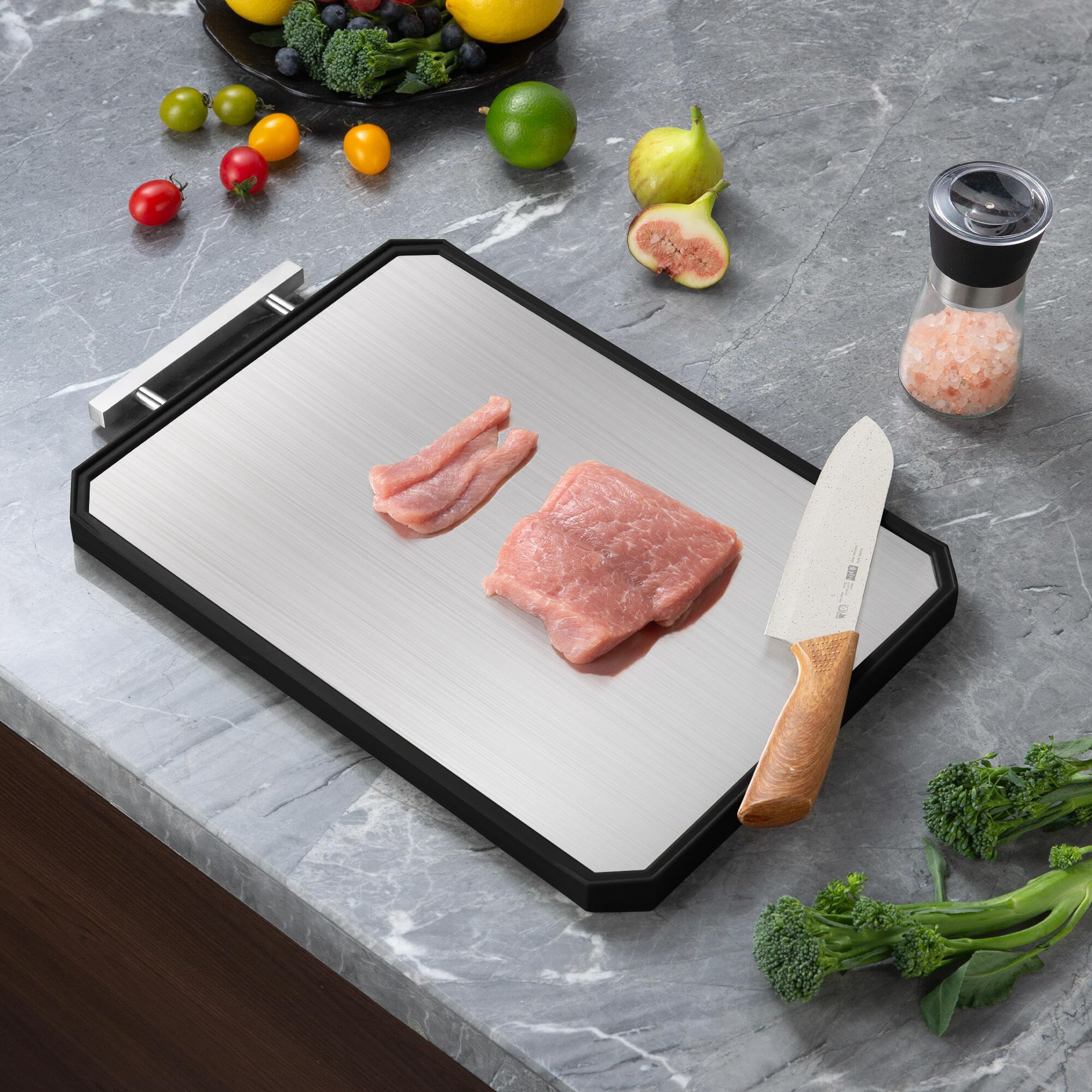 Socisen dual-sided board adapts to meat and produce.