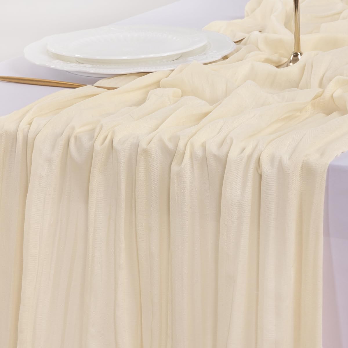 Socomi machine-wash-friendly runner demonstrates easy cleaning and reuse