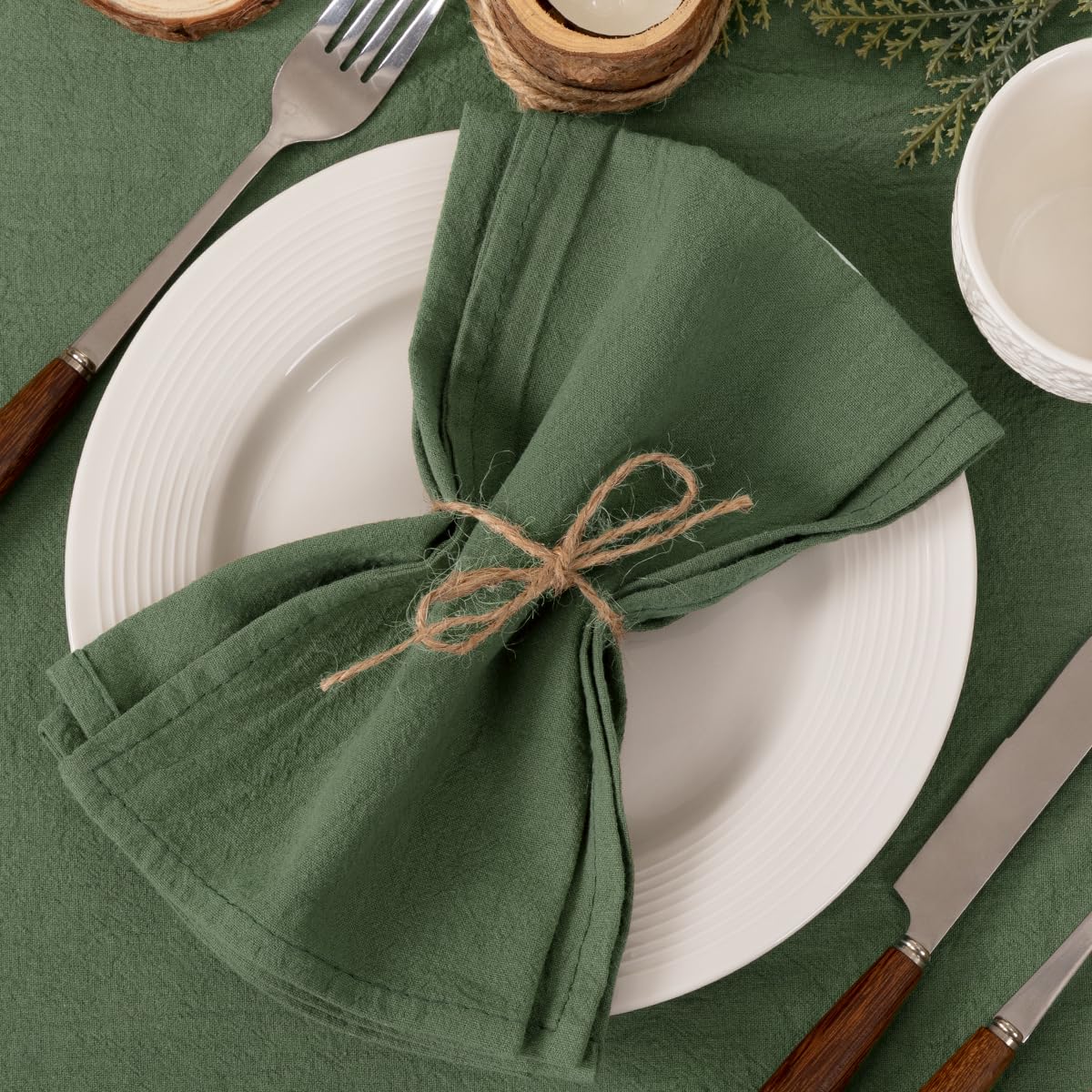 Socomi napkins edge stitching detail for rustic, refined dining ambiance.