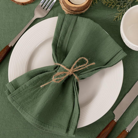 Socomi napkins edge stitching detail for rustic, refined dining ambiance.