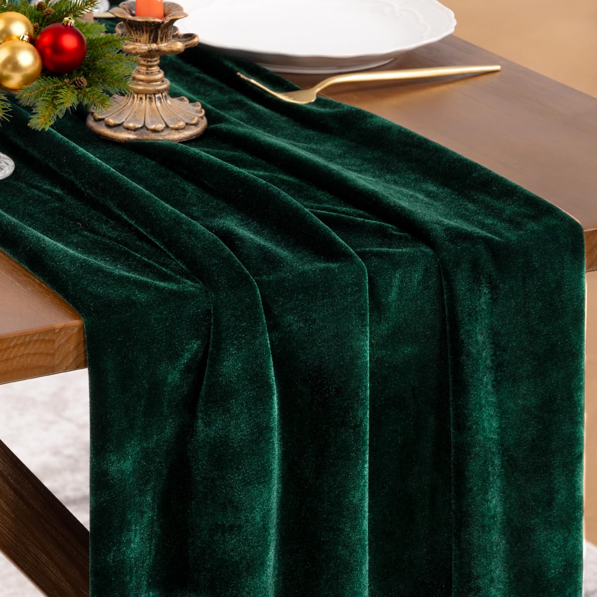 Socomi emerald green velvet table runner on dining table adds luxurious elegance.