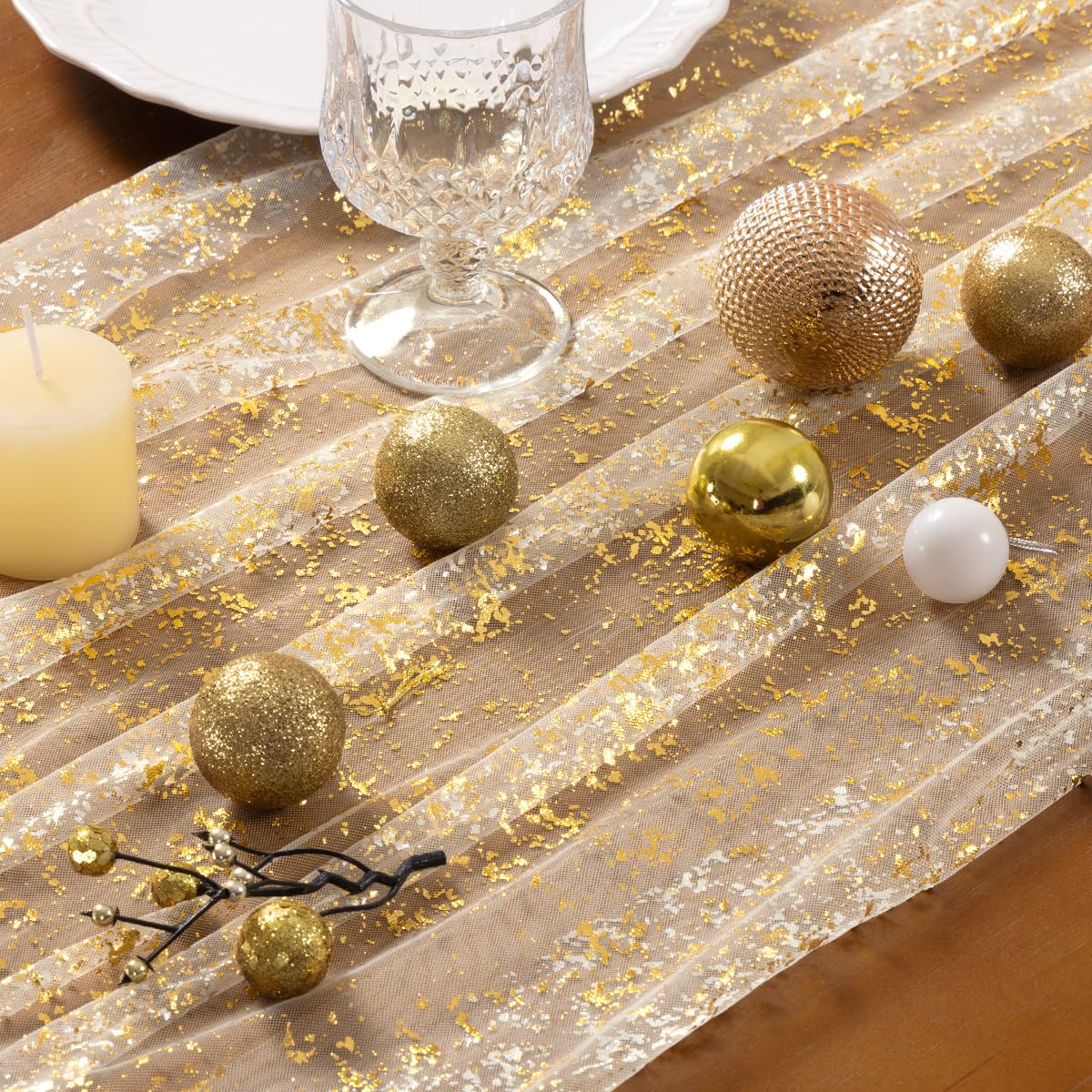 Socomi Gold Table Runner wedding-dining setup shows shimmering accent.