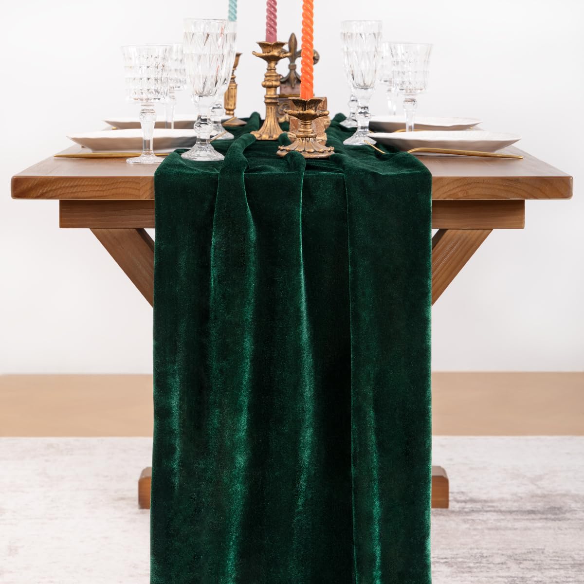 Socomi velvet runner with neatly stitched edges for durable, upscale décor.