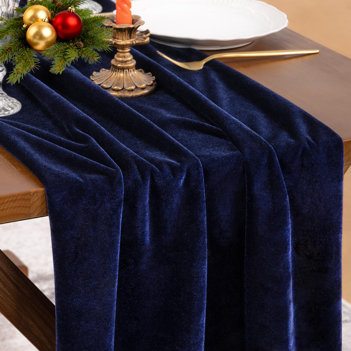 Socomi navy blue velvet table runner edge close-up highlighting soft texture for elegant table settings.
