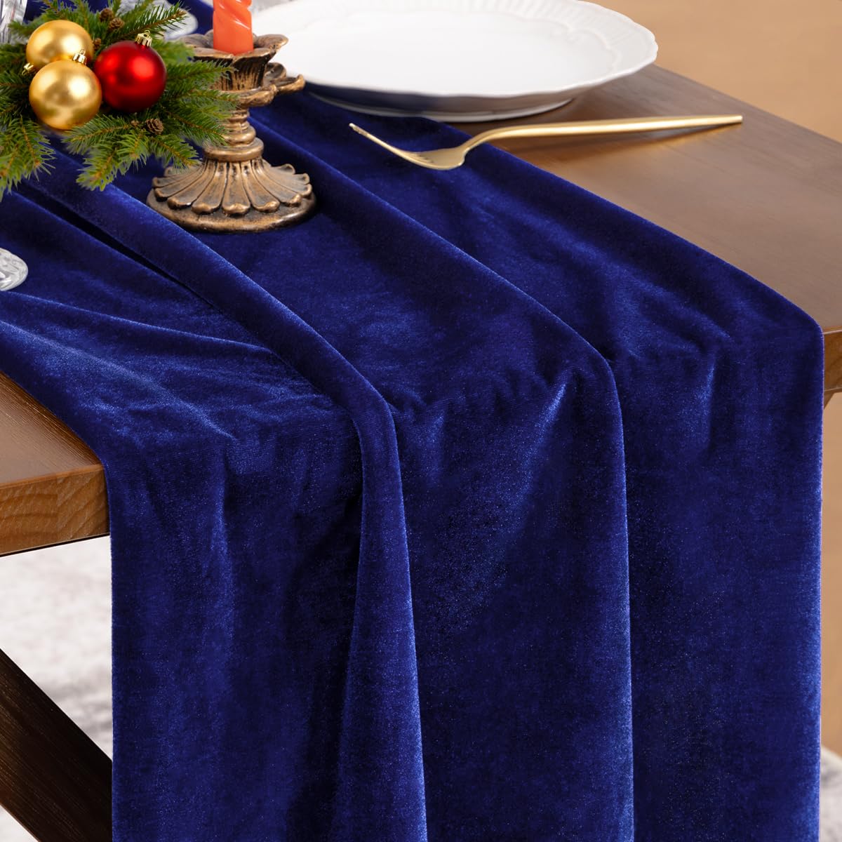 Socomi Royal Blue Velvet table runner close-up highlights luxurious fabric for elegant dining